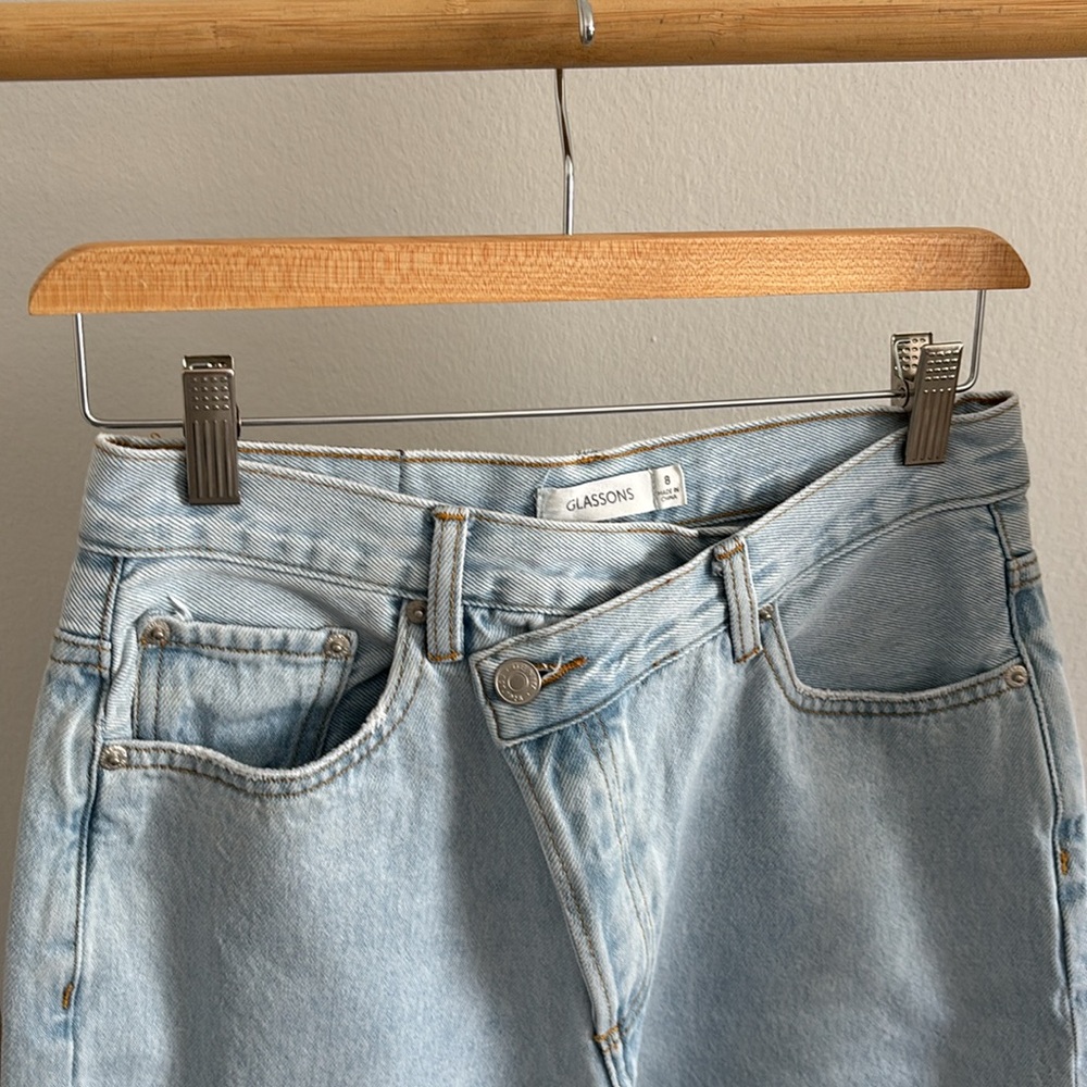 Glassons Gathered Front Light Wash Jeans - Picture 2 of 9